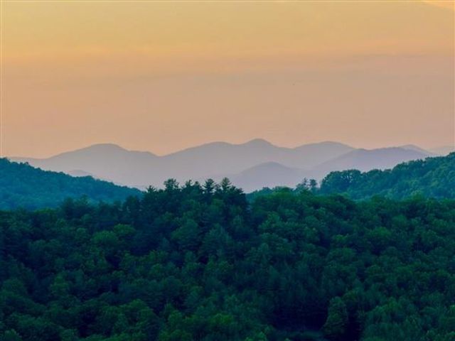 135 Bandit Lane, Blue Ridge, GA 30513