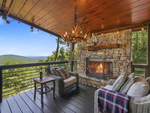 135 Bandit Lane, Blue Ridge, GA 30513