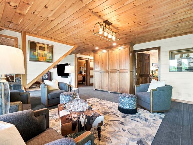 135 Bandit Lane, Blue Ridge, GA 30513