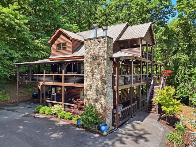 135 Bandit Lane, Blue Ridge, GA 30513