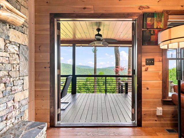 135 Bandit Lane, Blue Ridge, GA 30513