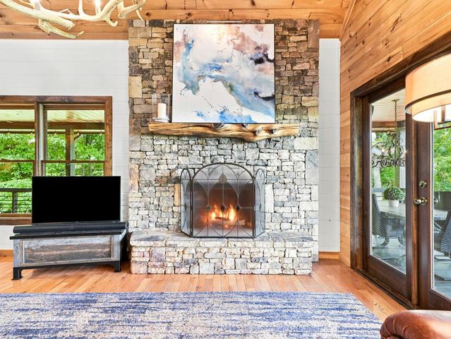 135 Bandit Lane, Blue Ridge, GA 30513