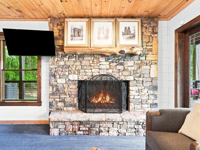 135 Bandit Lane, Blue Ridge, GA 30513