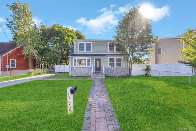 259 35th Street, Lindenhurst, NY 11757
