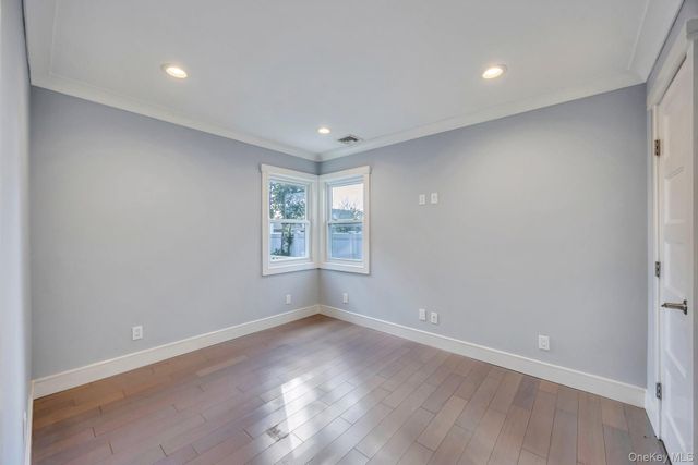 259 35th Street, Lindenhurst, NY 11757