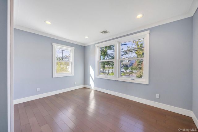 259 35th Street, Lindenhurst, NY 11757