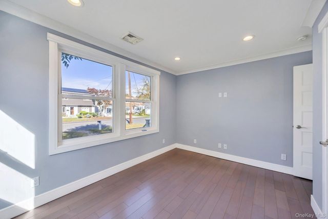 259 35th Street, Lindenhurst, NY 11757