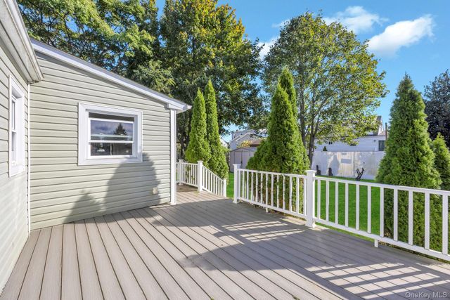 259 35th Street, Lindenhurst, NY 11757