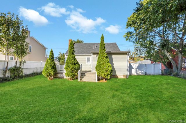 259 35th Street, Lindenhurst, NY 11757