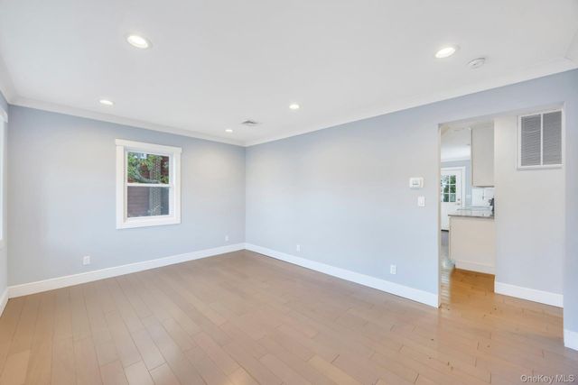 259 35th Street, Lindenhurst, NY 11757