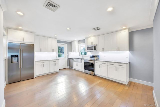259 35th Street, Lindenhurst, NY 11757