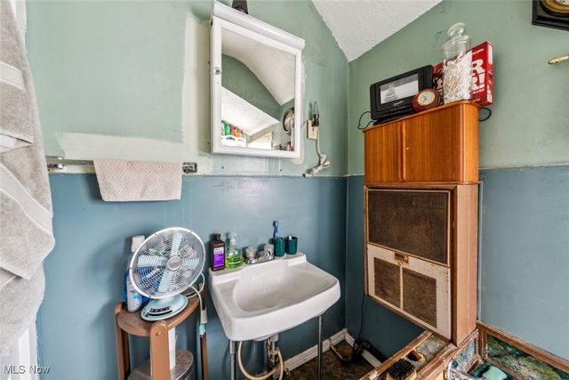 3608 W 45th Street, Cleveland, OH 44102