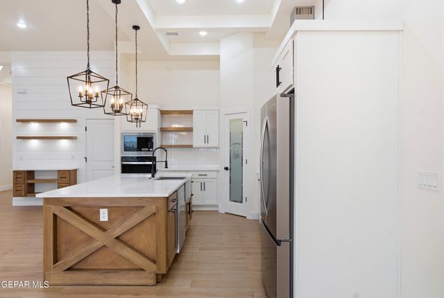 284 Emerald Dust Place, Horizon City, TX 79928