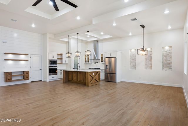 284 Emerald Dust Place, Horizon City, TX 79928