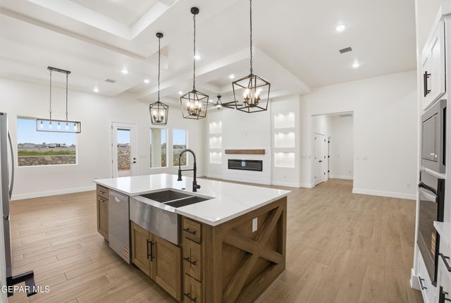 284 Emerald Dust Place, Horizon City, TX 79928