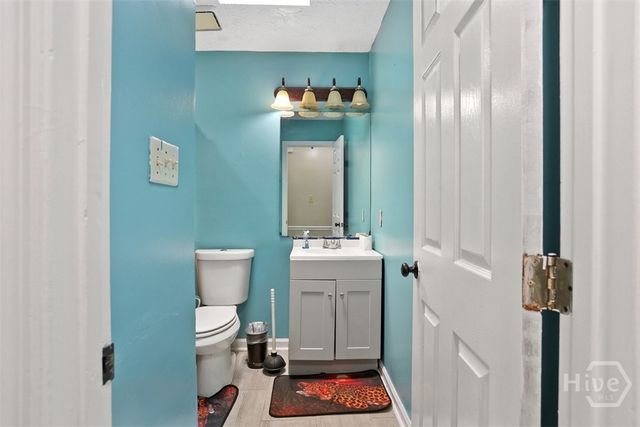 8 Williamsburg Court, Savannah, GA 31419