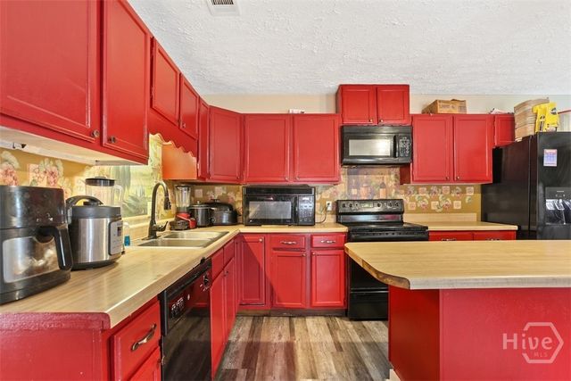 8 Williamsburg Court, Savannah, GA 31419