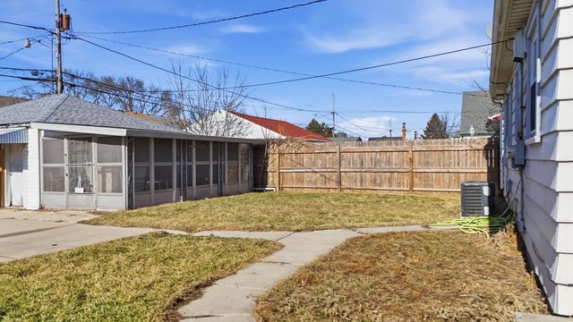 3613 S Taylor AVENUE, Milwaukee, WI 53207