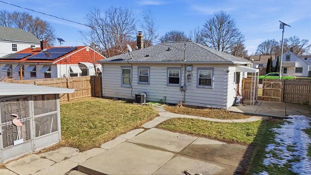 3613 S Taylor AVENUE, Milwaukee, WI 53207