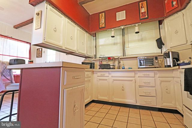 200 W SPRINGFIELD RD, Springfield, PA 19064