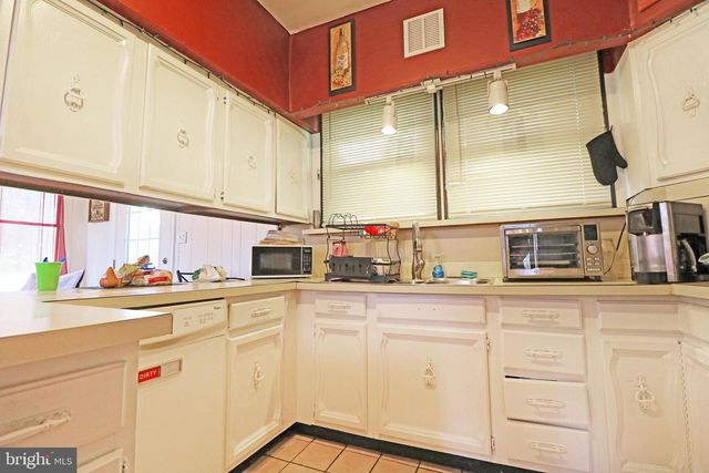 200 W SPRINGFIELD RD, Springfield, PA 19064
