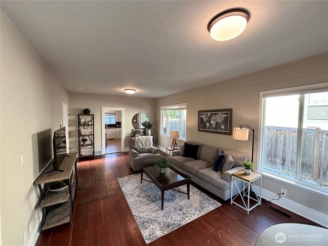 1706 N 50th Street, Seattle, WA 98103