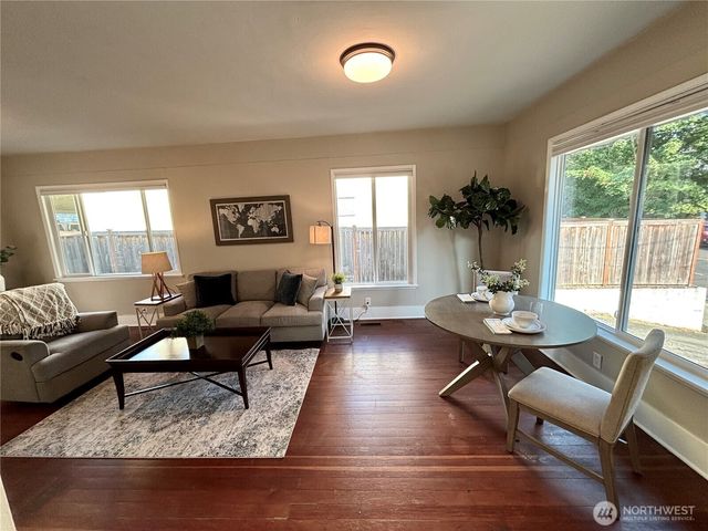 1706 N 50th Street, Seattle, WA 98103