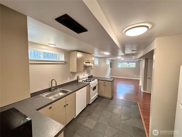 1706 N 50th Street, Seattle, WA 98103
