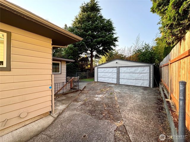 1706 N 50th Street, Seattle, WA 98103
