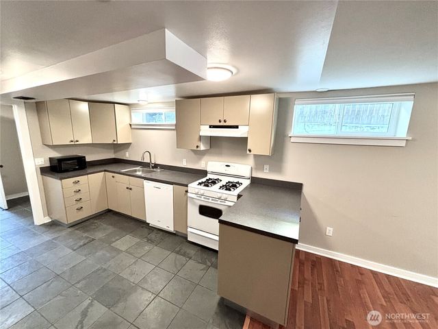1706 N 50th Street, Seattle, WA 98103