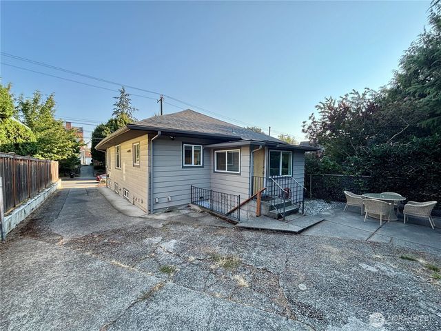 1706 N 50th Street, Seattle, WA 98103