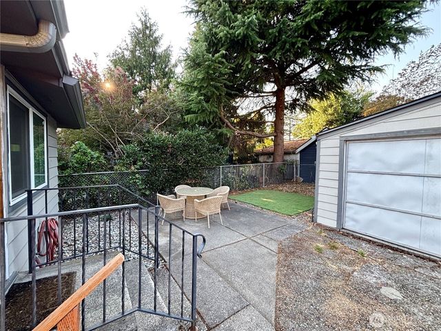 1706 N 50th Street, Seattle, WA 98103