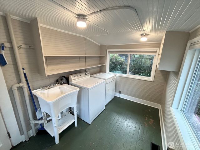 1706 N 50th Street, Seattle, WA 98103