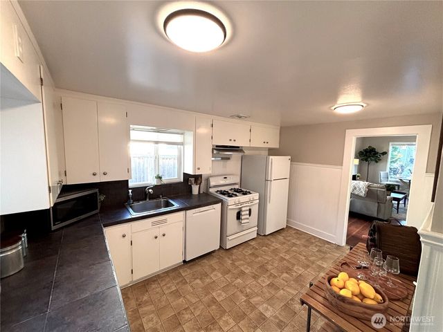 1706 N 50th Street, Seattle, WA 98103