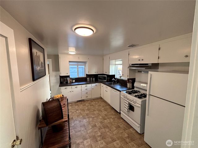 1706 N 50th Street, Seattle, WA 98103