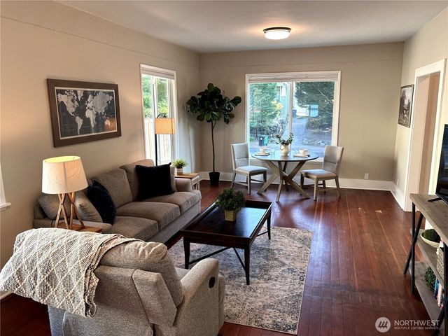 1706 N 50th Street, Seattle, WA 98103