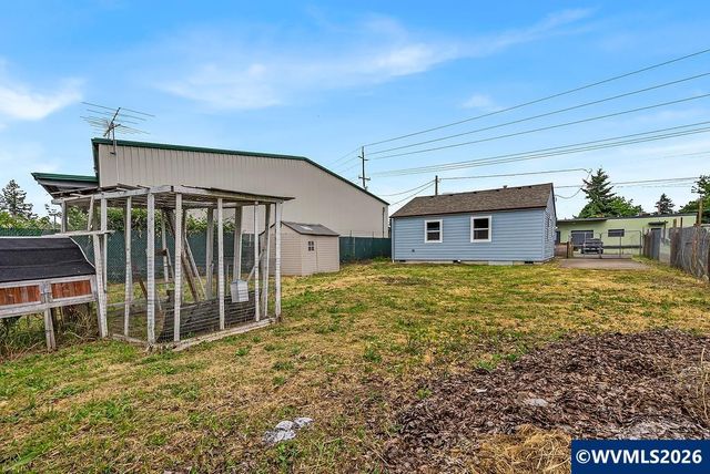 717 20th St SE, Salem, OR 97301