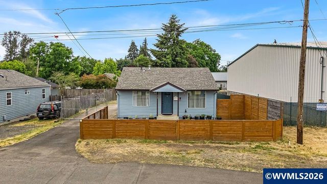 717 20th St SE, Salem, OR 97301