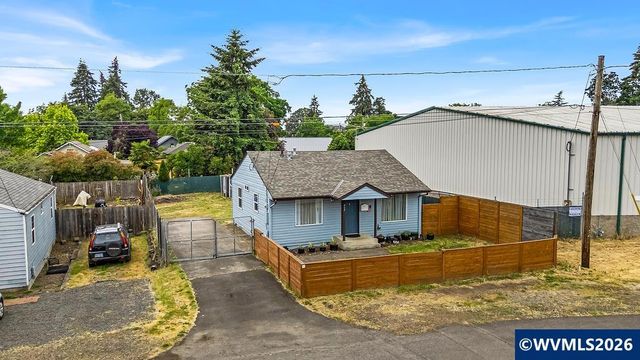 717 20th St SE, Salem, OR 97301