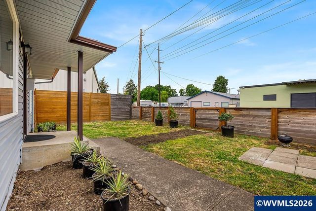 717 20th St SE, Salem, OR 97301
