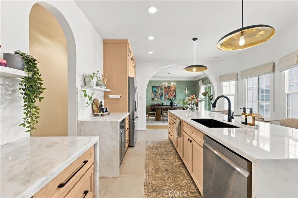 900 S Curson, Los Angeles, CA 90036 — exterior