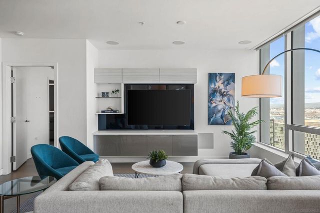 888 W E Street 2206, San Diego, CA 92101