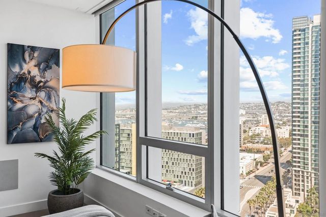 888 W E Street 2206, San Diego, CA 92101