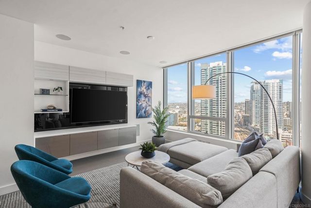 888 W E Street 2206, San Diego, CA 92101