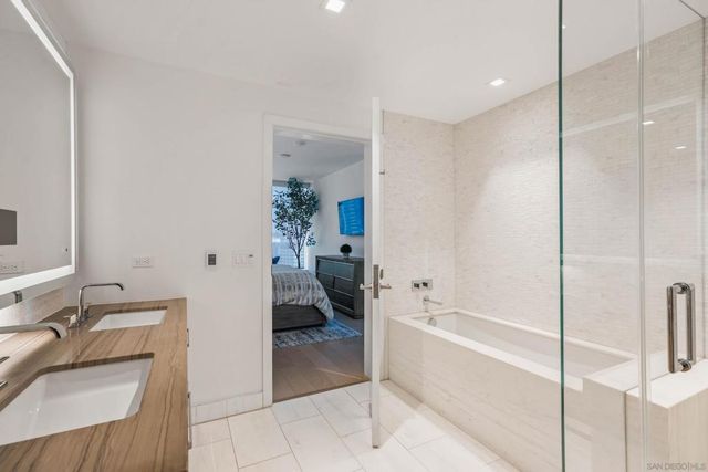 888 W E Street 2206, San Diego, CA 92101