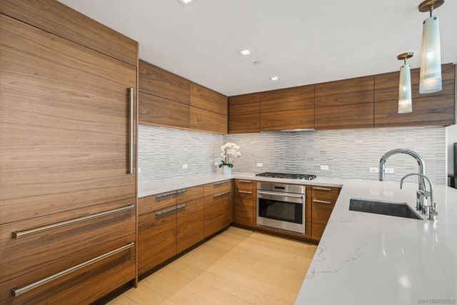 888 W E Street 2206, San Diego, CA 92101