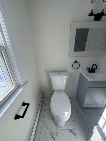 24 North Avenue, North Haven, CT 06473