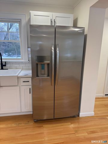 24 North Avenue, North Haven, CT 06473