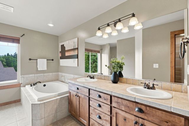 5302 S Bates Dr, Spokane Valley, WA 99206