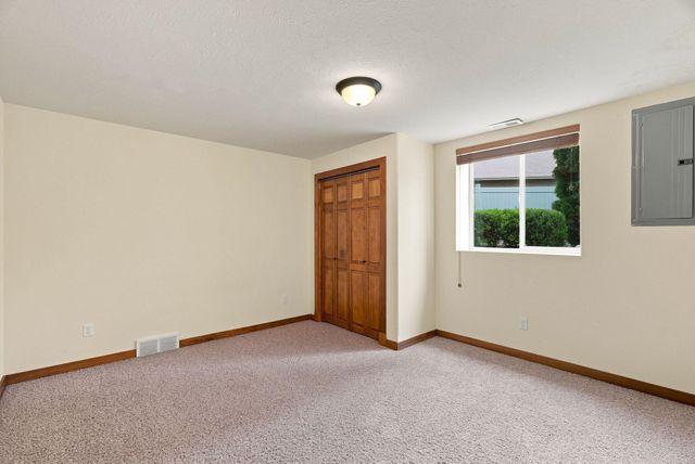 5302 S Bates Dr, Spokane Valley, WA 99206